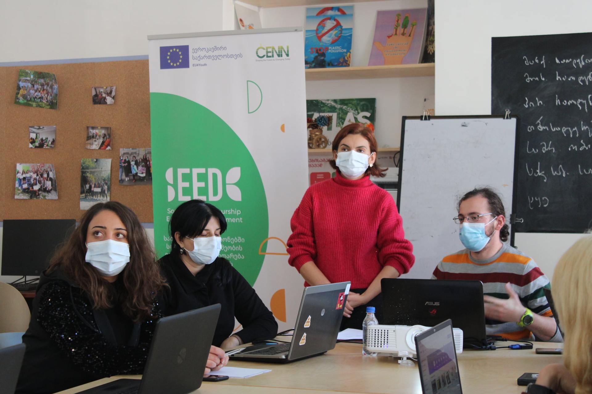 Matouš Sloboda Pri workshopu pro zamestnance o nastroji Canva com